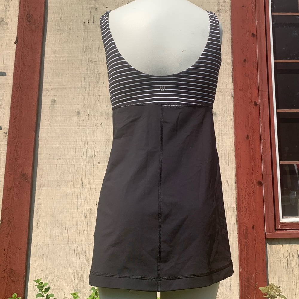 Lululemon Aria Tank II size 8 - Picture 4 of 8